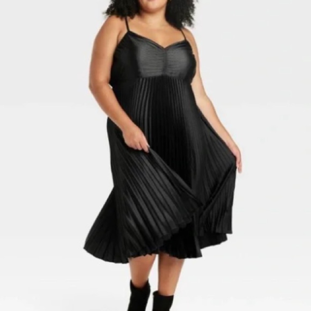 Elegant Black Pleated Dress